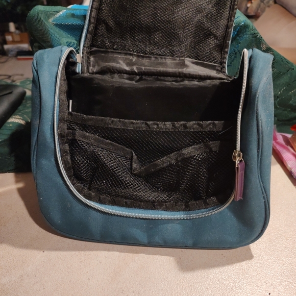 Presidents Recognition Program Gala 2012-2013Toiletry Case HangerSee Photos - Picture 10 of 14